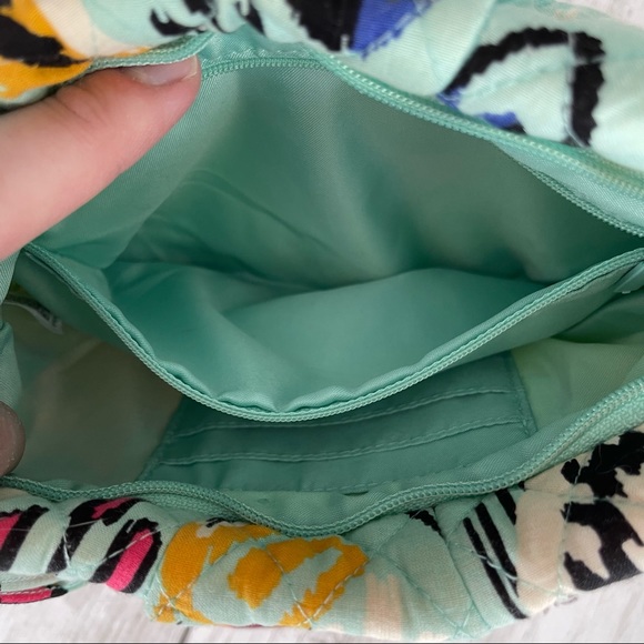 PREOWNED VERA BRADLEY CROSS BODY MINT GREEN PURSE BAG. - Picture 5 of 6
